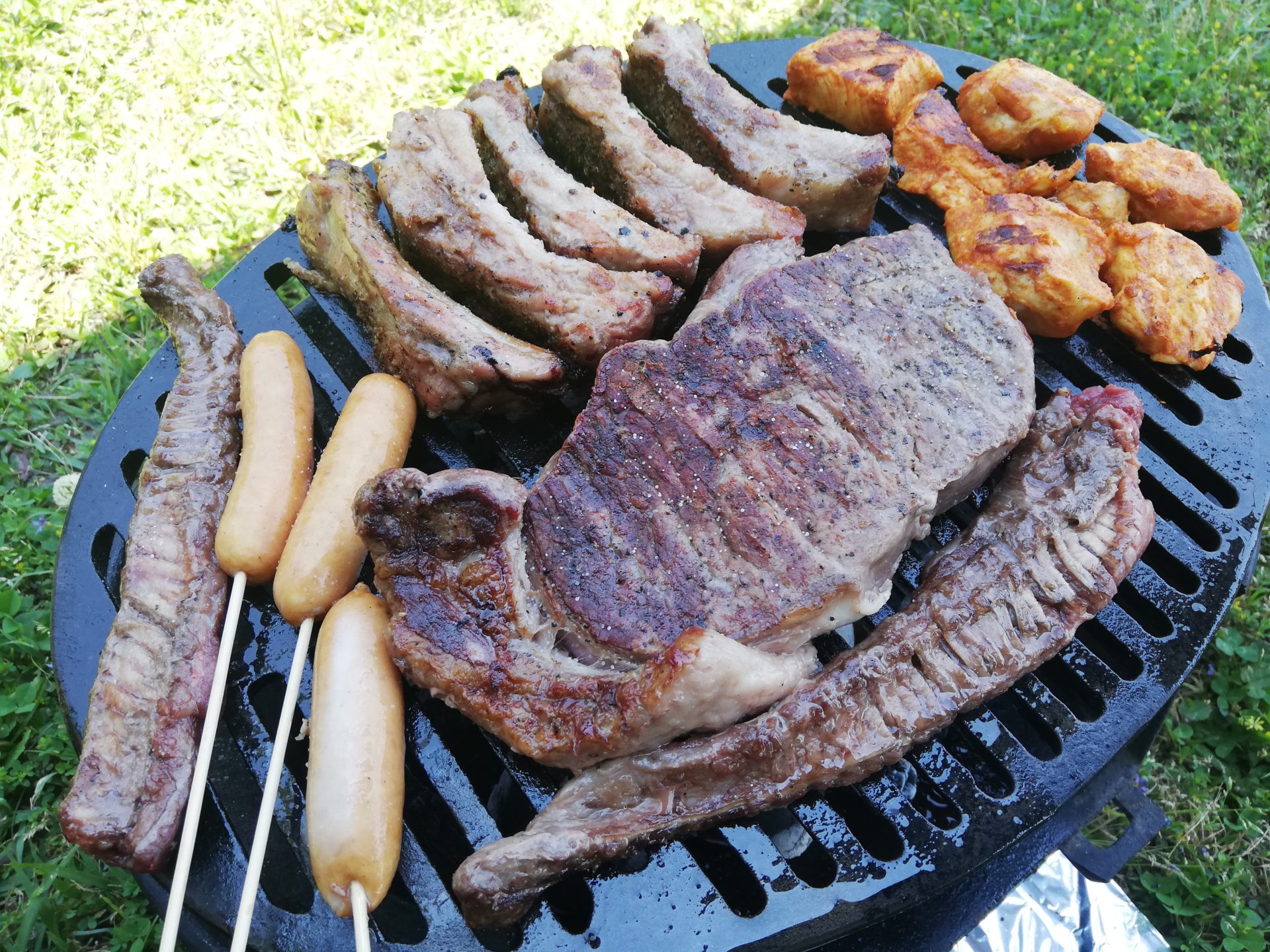 バーベキュー料理 タンドリーチキン 骨付き肉 ステーキ