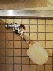 取り外した古いボールタップ