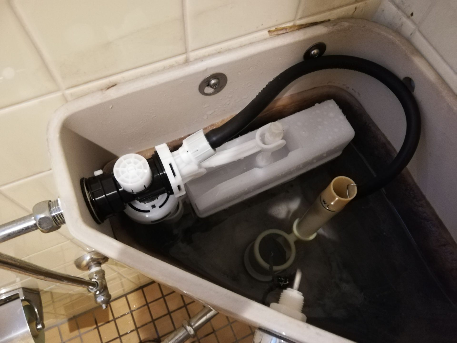 トイレのDIY修理　ボールタップの交換