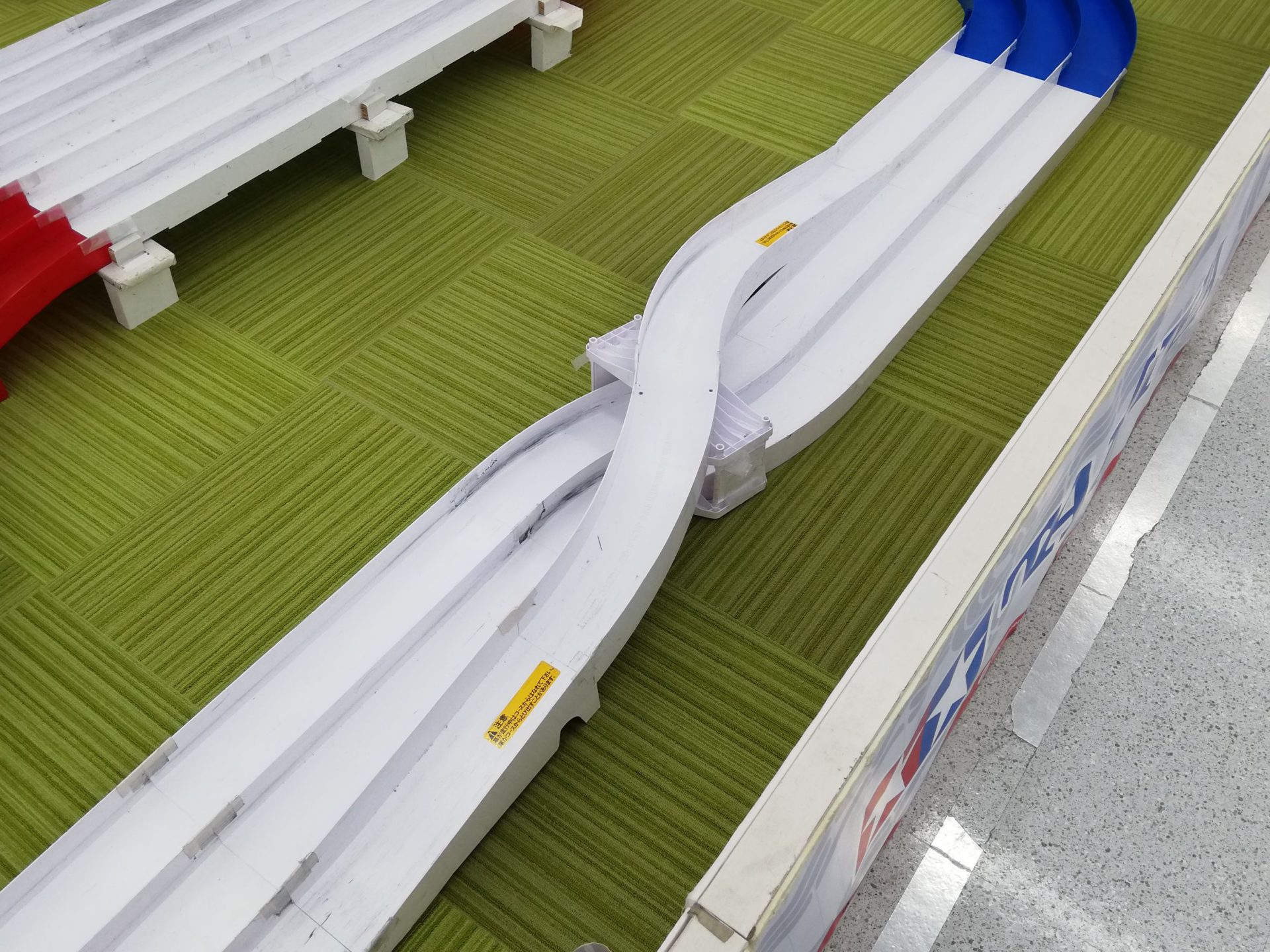 コジマ清州東インター店　ミニ四駆サーキットコース　　レーンチェンジ