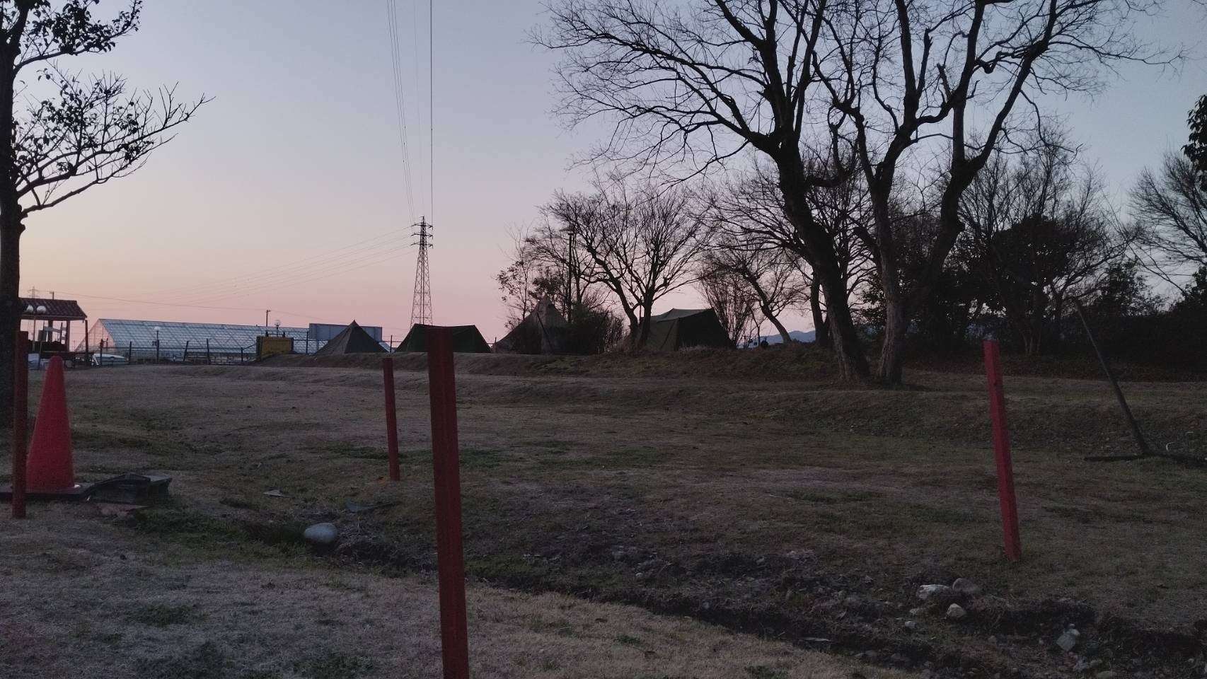 養老温泉ゆせんの里キャンプ場のフリーサイトの写真。サイト側から撮影。