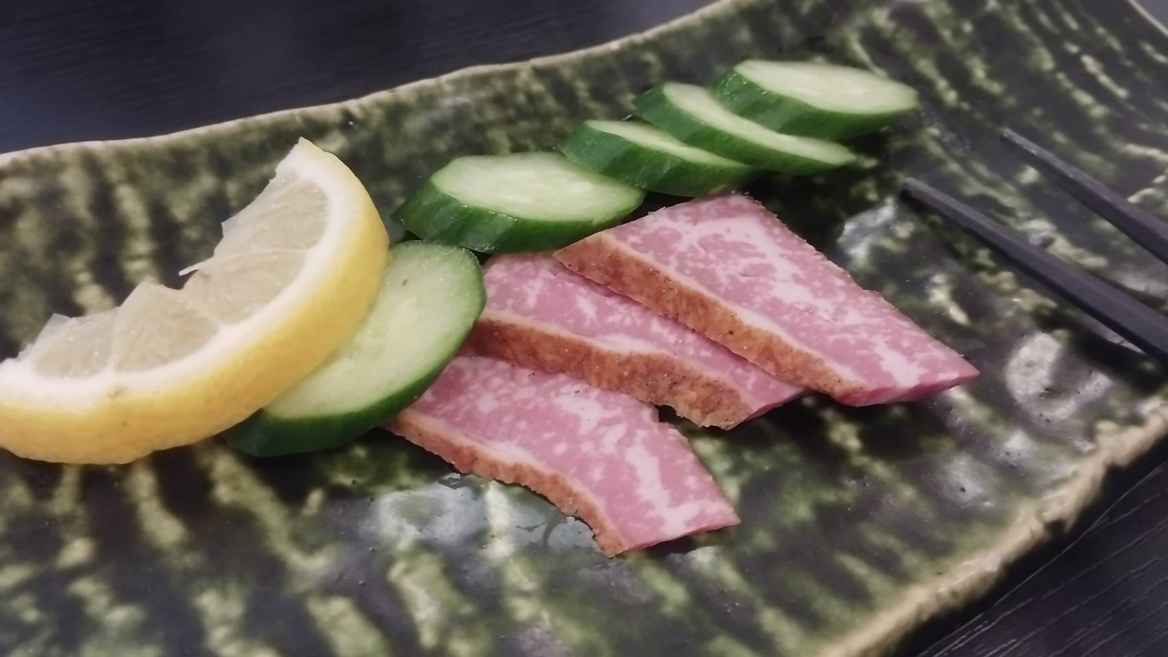 養老温泉ゆせんの里キャンプ場内にある和風ダイニング「MINORI」の飛騨牛スモーク。