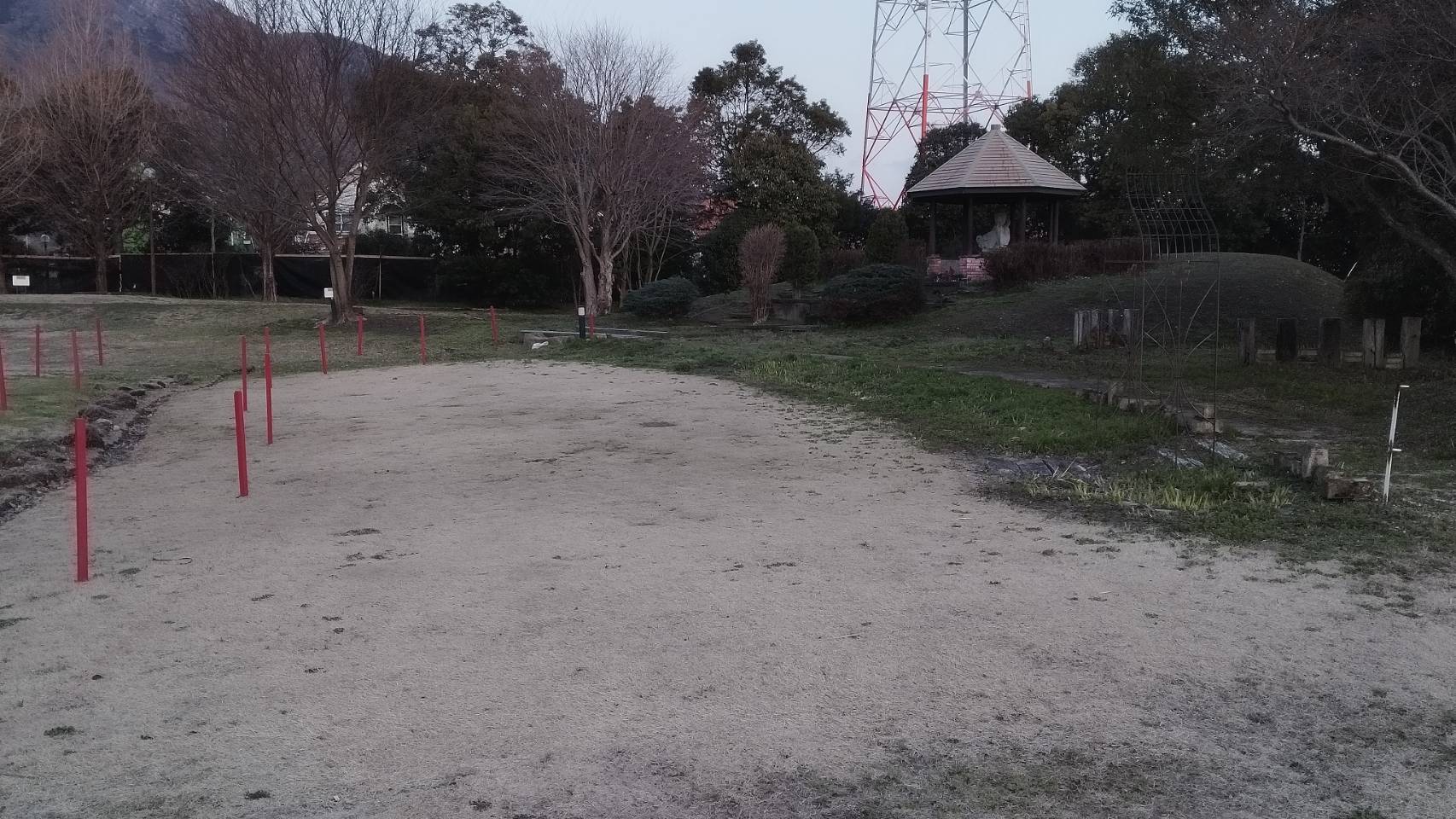 養老温泉ゆせんの里キャンプ場のフリーサイトの写真。中央辺りです。