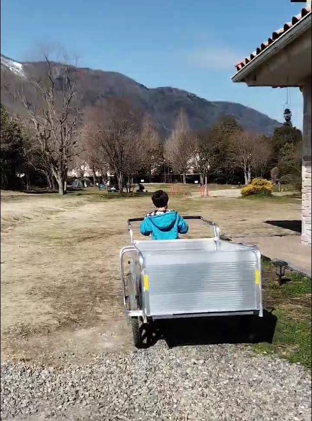 養老温泉ゆせんの里キャンプ場の軽量リヤカーでお手伝いした写真。