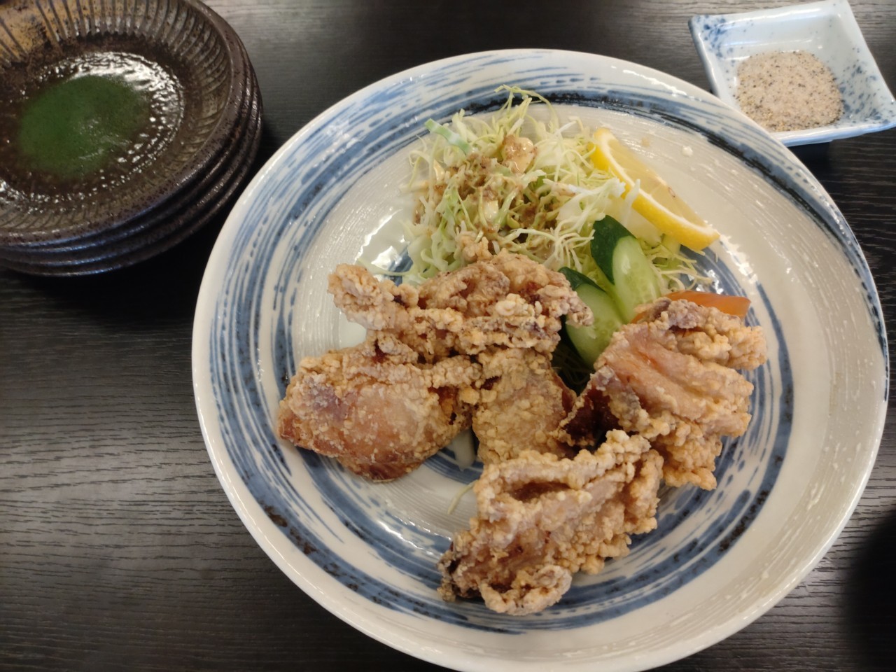 養老温泉ゆせんの里キャンプ場内にある和風ダイニング「MINORI」のから揚げ。